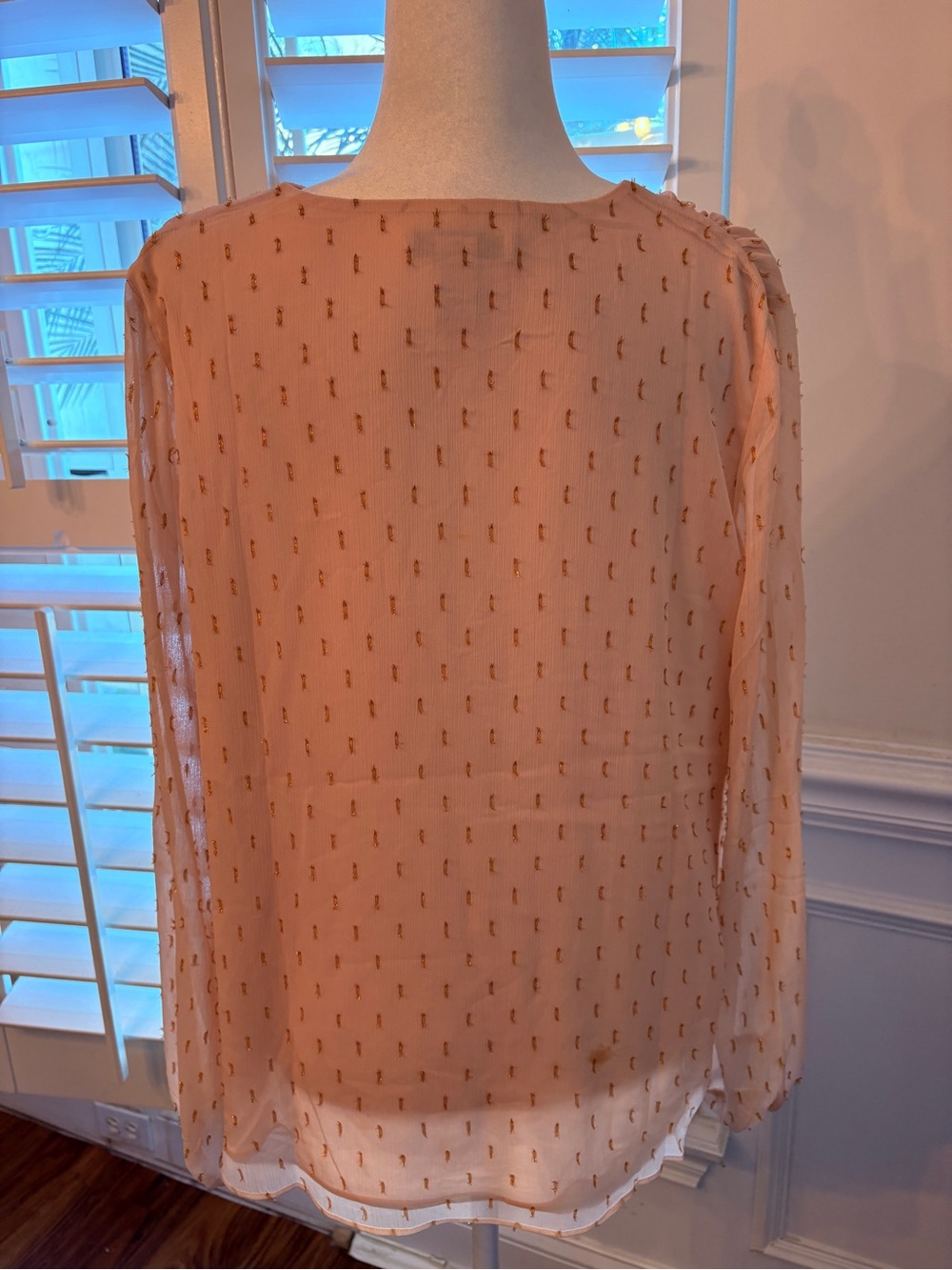White House Black Market Blush Blouse with Gold Dot Accents size large - Picture 4 of 10